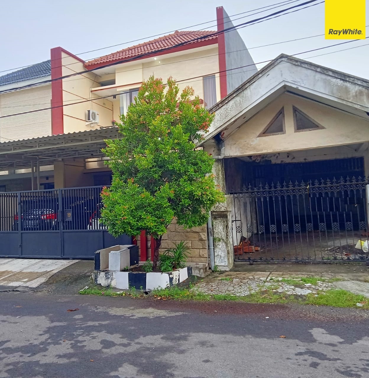 Dijual Cepat Rumah Lama Lokasi di Rungkut Asri, Surabaya