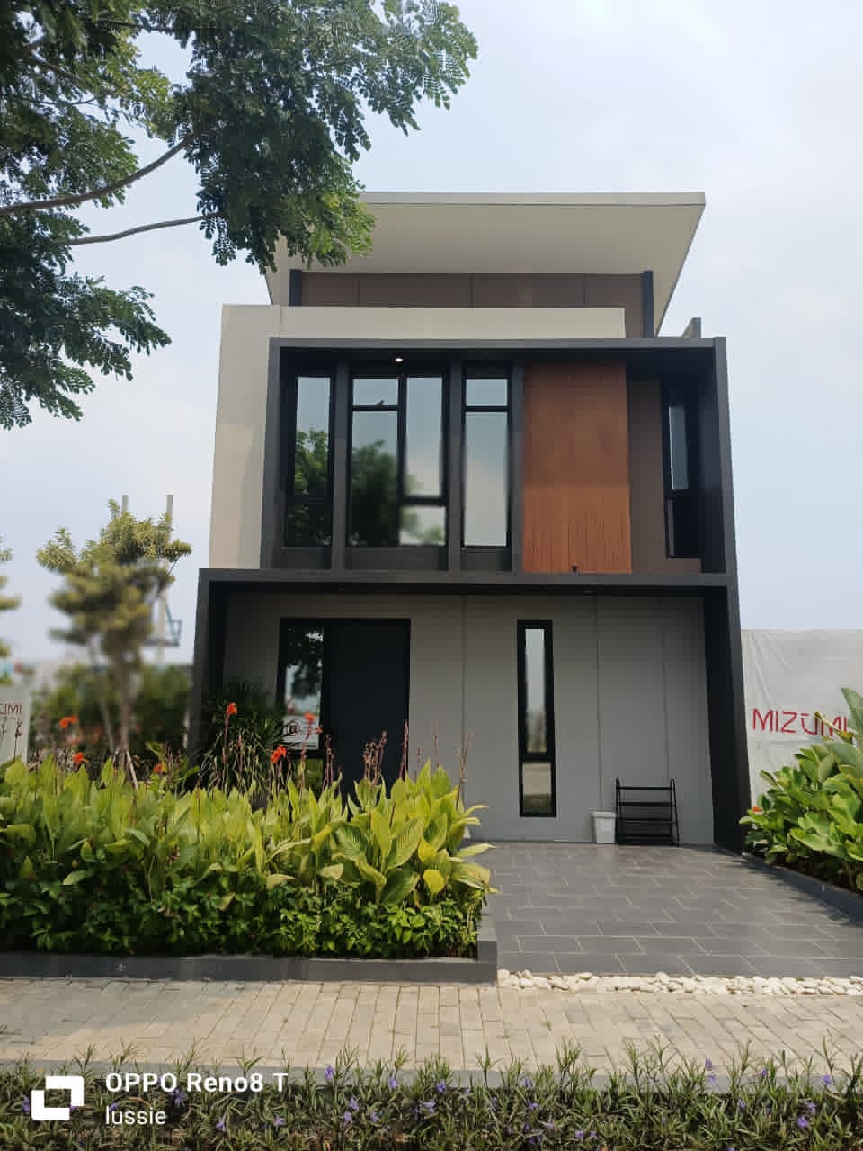 Rumah Minimalis 2 lantai lokasi strategis