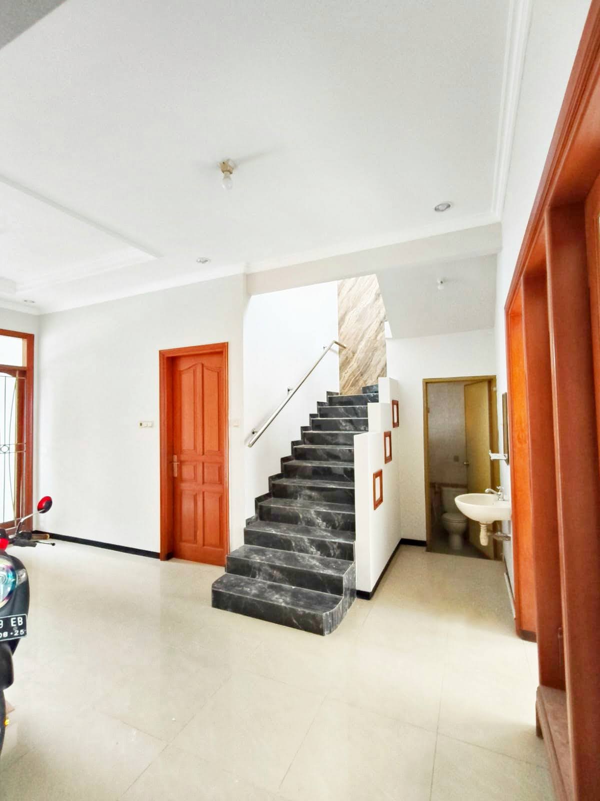 Jual Rumah 2 Lantai Jl. DUKUH KUPANG TIMUR Surabaya Barat