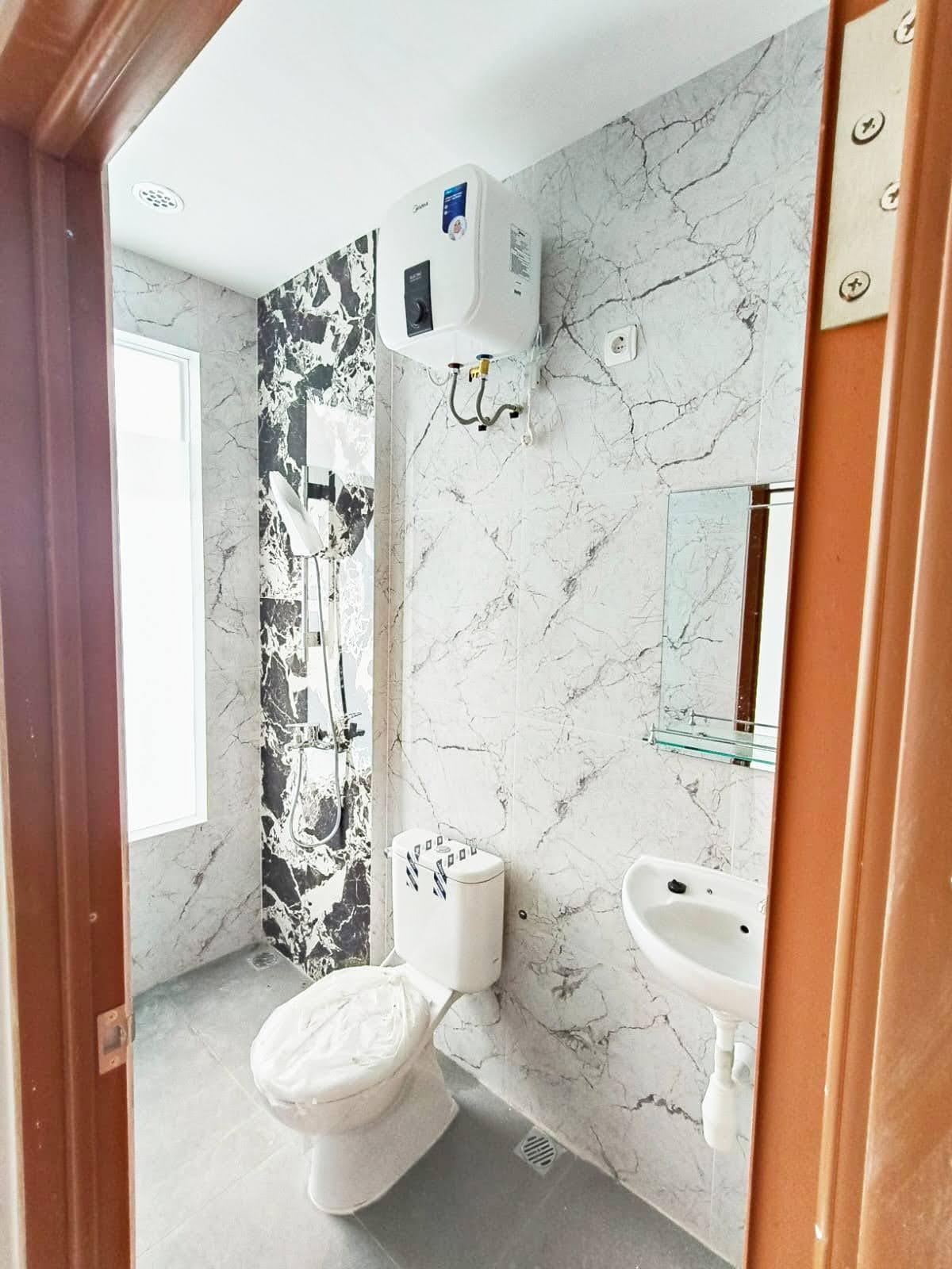 Jual Rumah 2 Lantai Jl. DUKUH KUPANG TIMUR Surabaya Barat