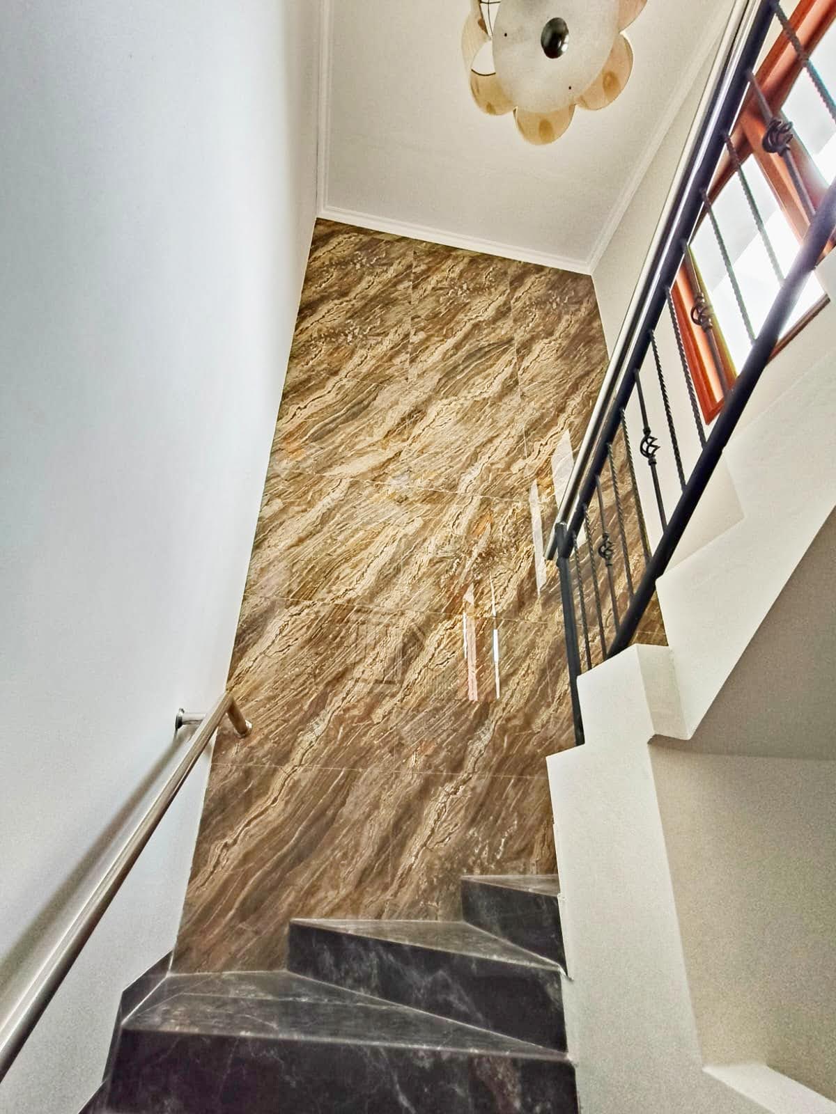 Jual Rumah 2 Lantai Jl. DUKUH KUPANG TIMUR Surabaya Barat