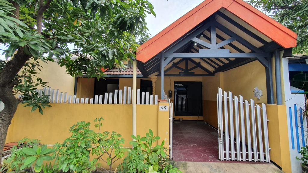 rumah disewakan kutisari indah barat surabaya