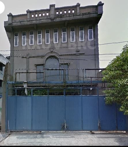 GOLDEN OPPORTUNITY: Ruko Strategis 3 Lantai di TENGAH Surabaya