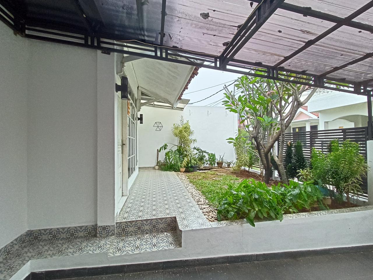 Dijual Rumah Second Lokasi Strategis di Jl. Bukit Cimanggu City