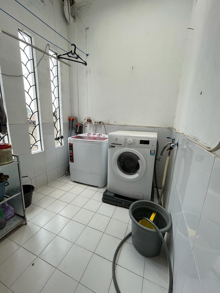 Dijual Rumah Bagus 2Lt strategis Anti Banjir di limo Cinere, Dep