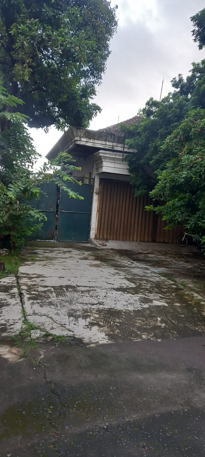 rumah disewakan raya prapen surabaya