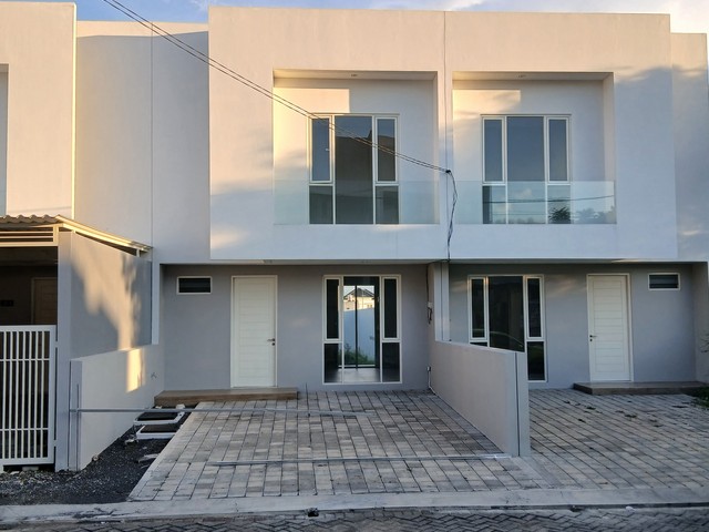 Disewakan Cepat Rumah Baru Modern di area Dian Istana, Surabaya