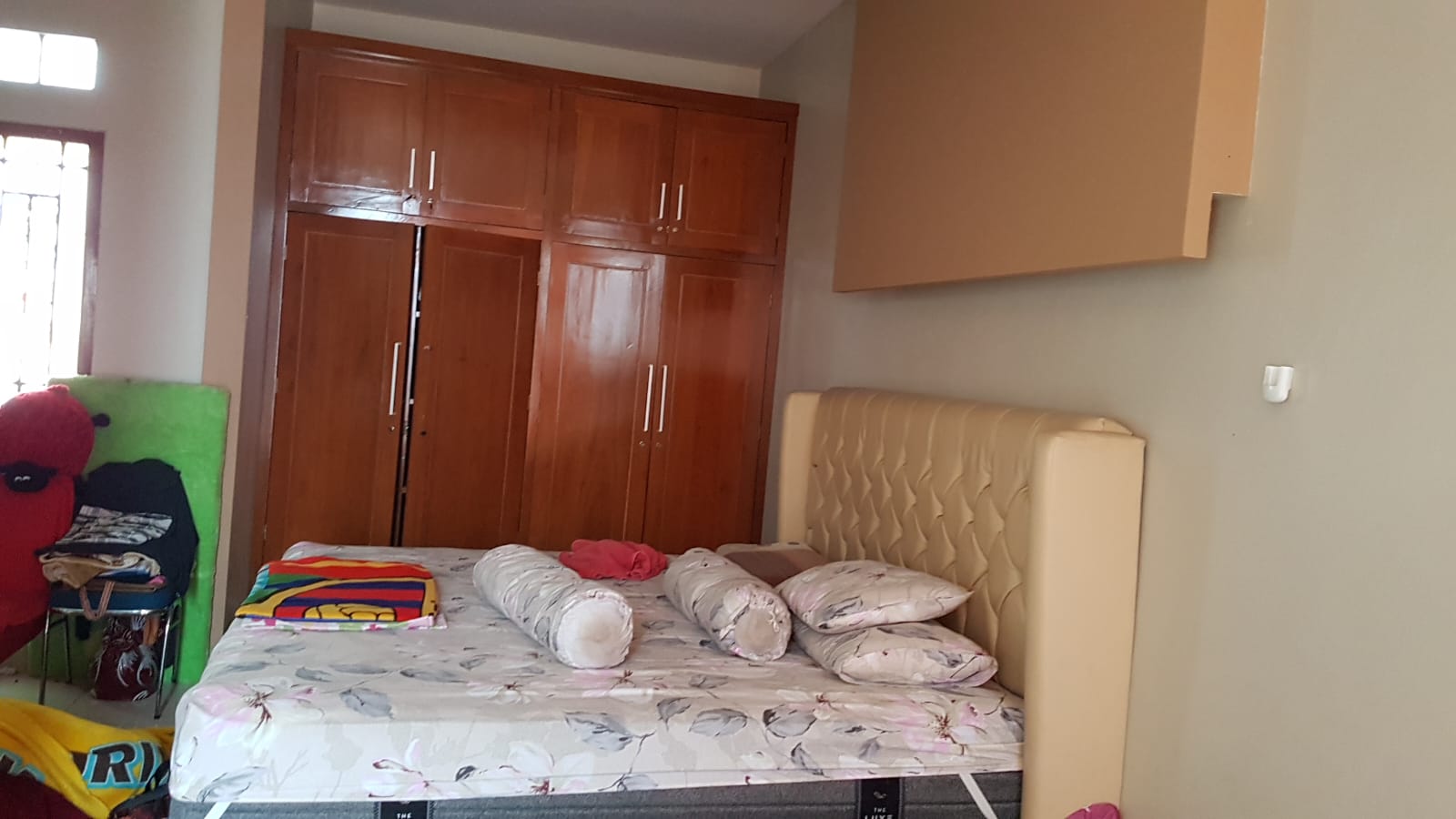 Dijual Rumah Furnished Asri Bangunan Luas di Depok Timur
