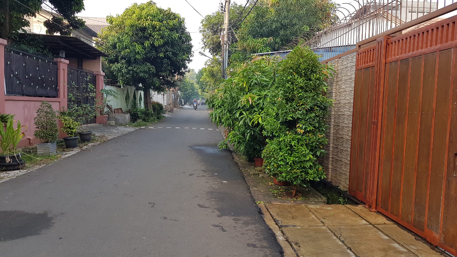 Dijual Rumah Furnished Asri Bangunan Luas di Depok Timur