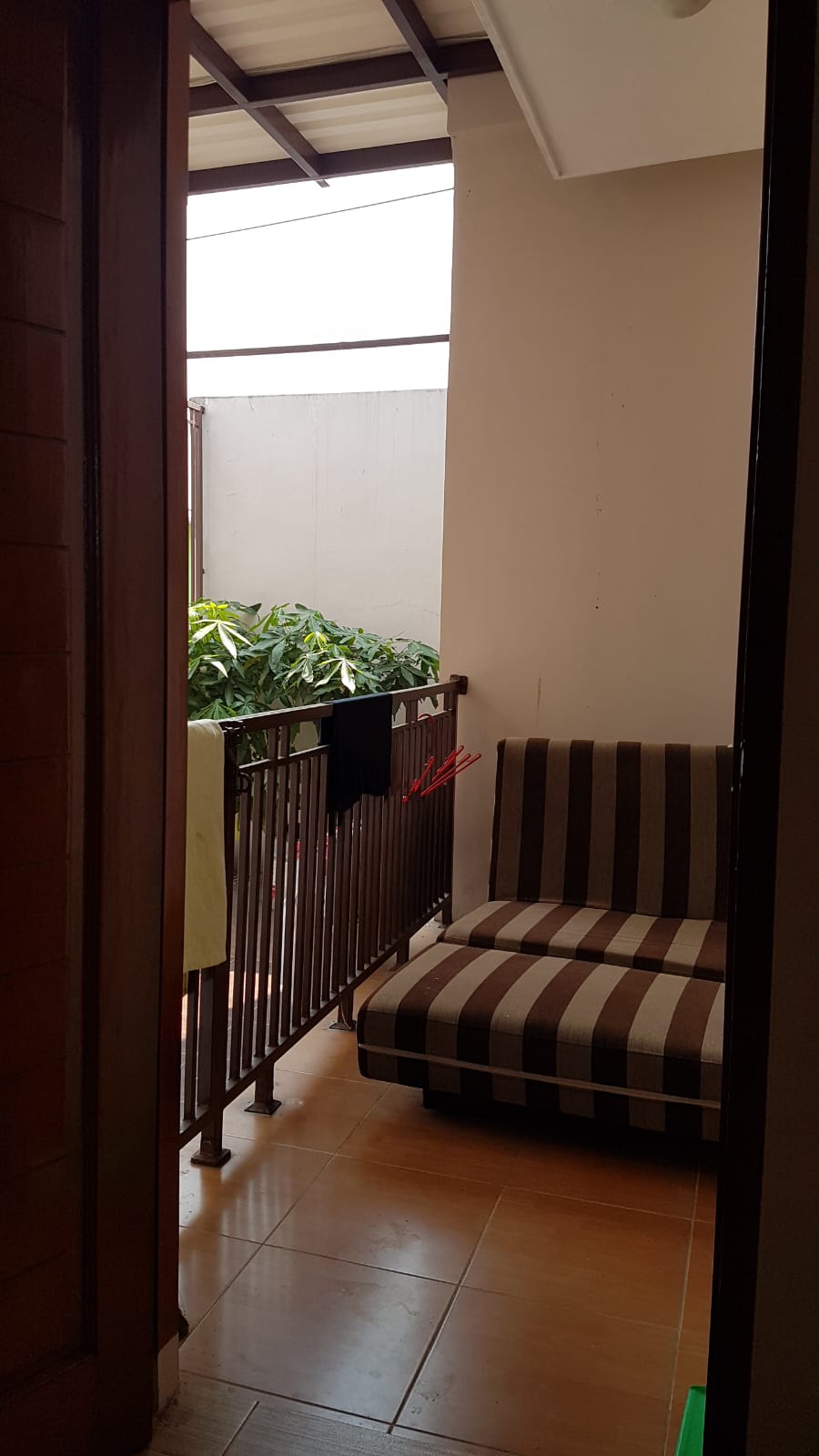 Dijual Rumah Furnished Asri Bangunan Luas di Depok Timur