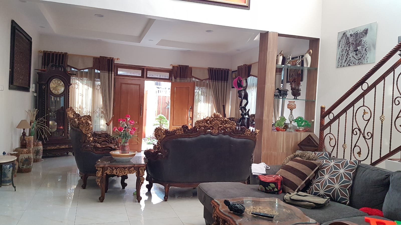 Dijual Rumah Furnished Asri Bangunan Luas di Depok Timur