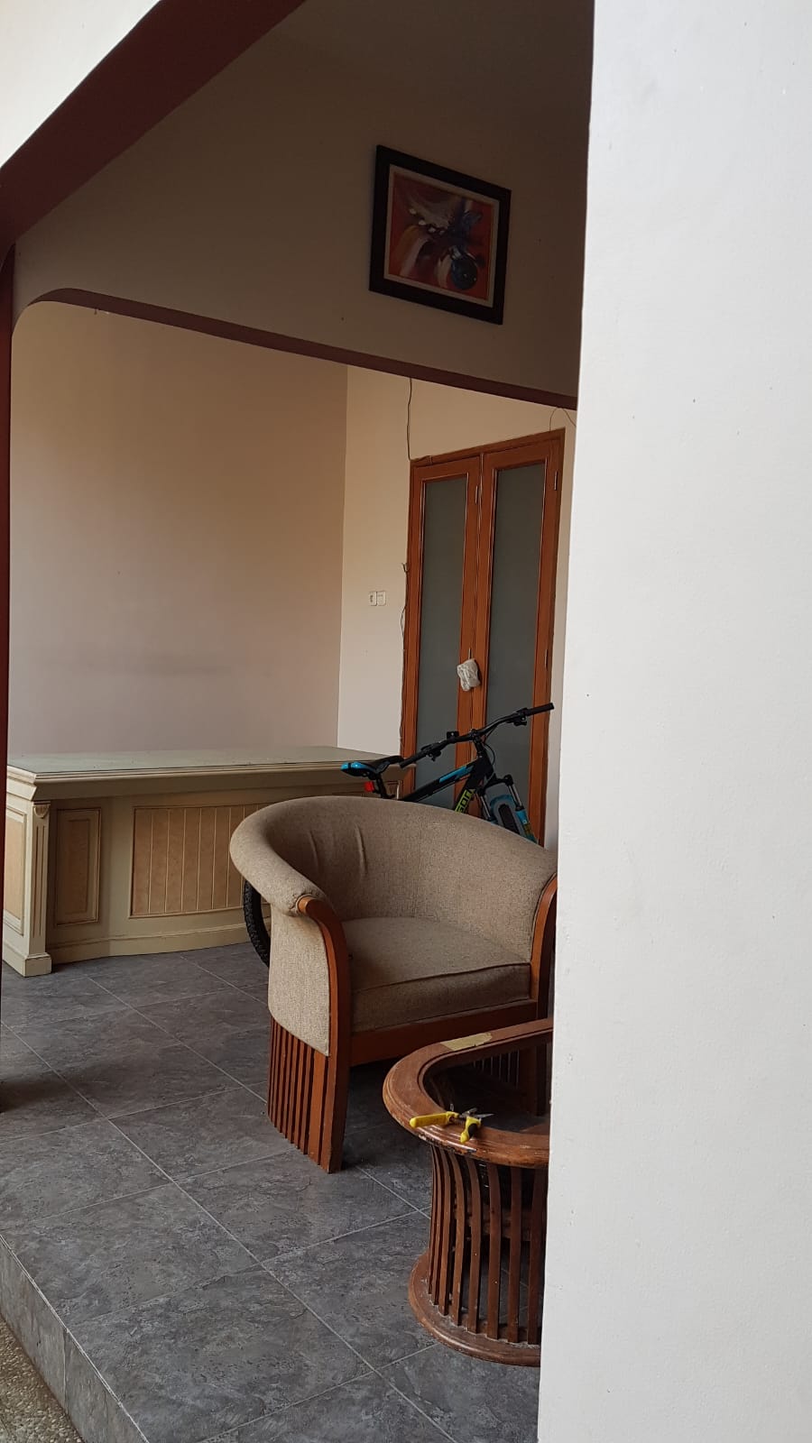 Dijual Rumah Furnished Asri Bangunan Luas di Depok Timur