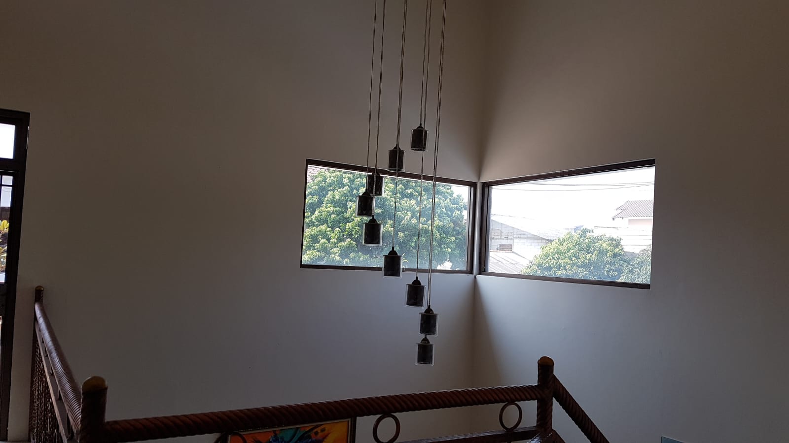 Dijual Rumah Furnished Asri Bangunan Luas di Depok Timur