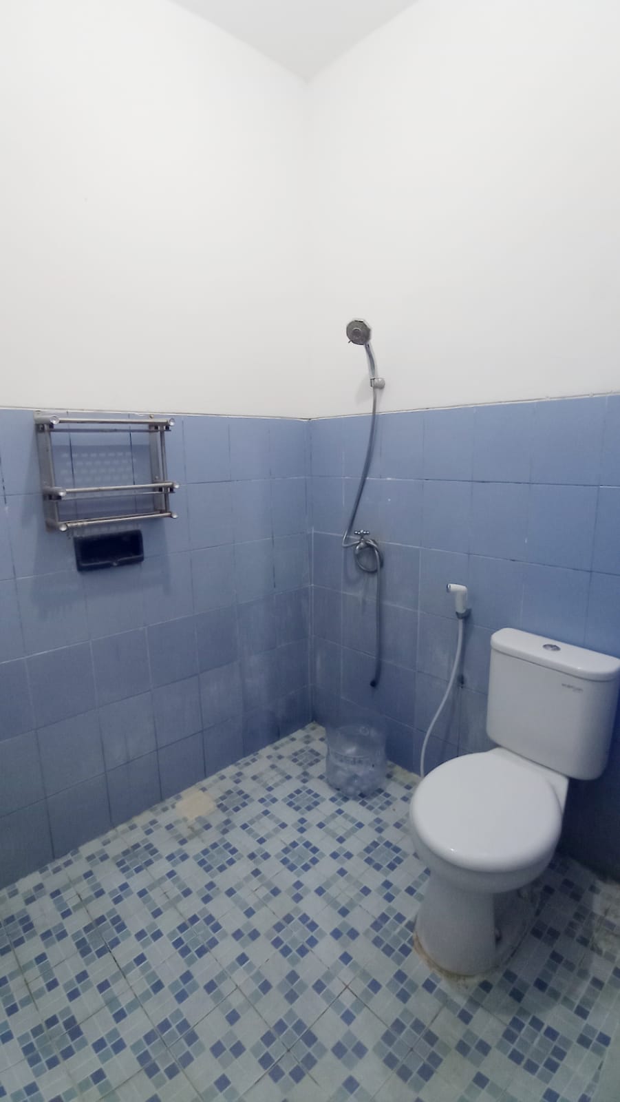 Disewa rumah rapih aman nyaman di Duren Sawit dalam Komplek