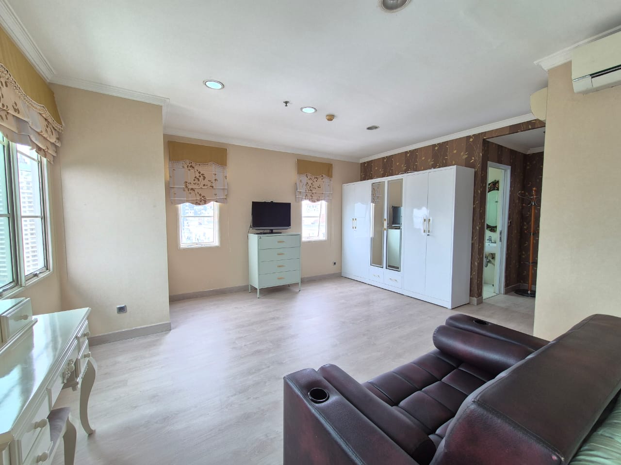 Disewa apartemen French Walk MOI posisi hook furnished