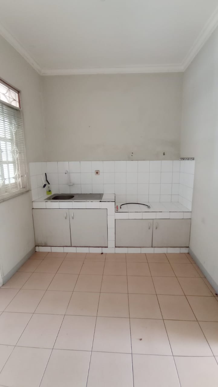 Disewa rumah nyaman bebas banjir di Cipinang dalam Komplek