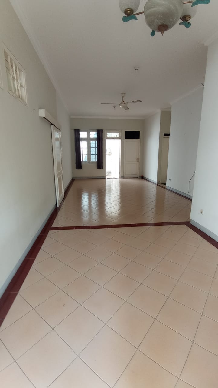 Disewa rumah nyaman bebas banjir di Cipinang dalam Komplek