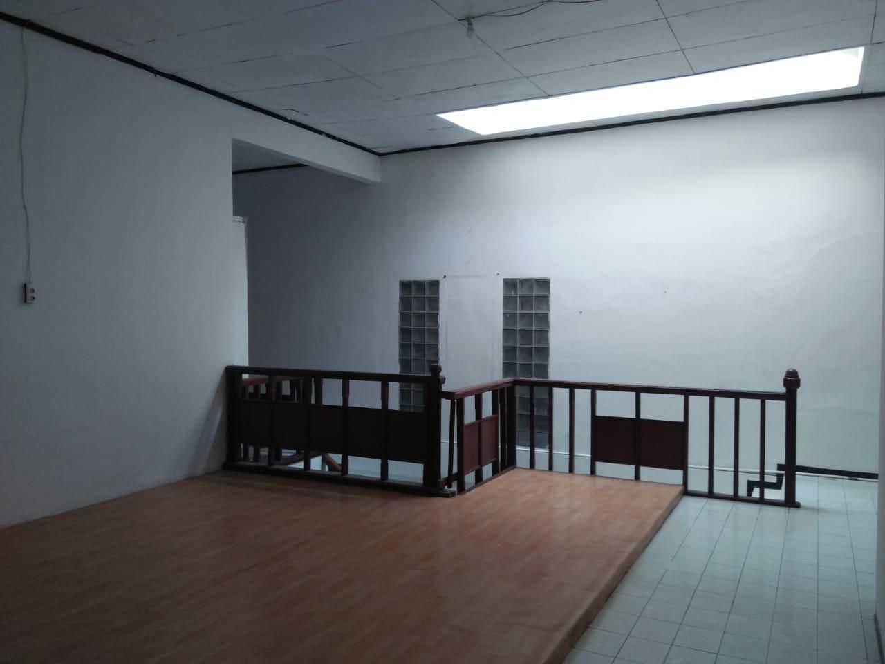 Disewakan rumah 2 akses bisa untuk kantor area Kayu Putih