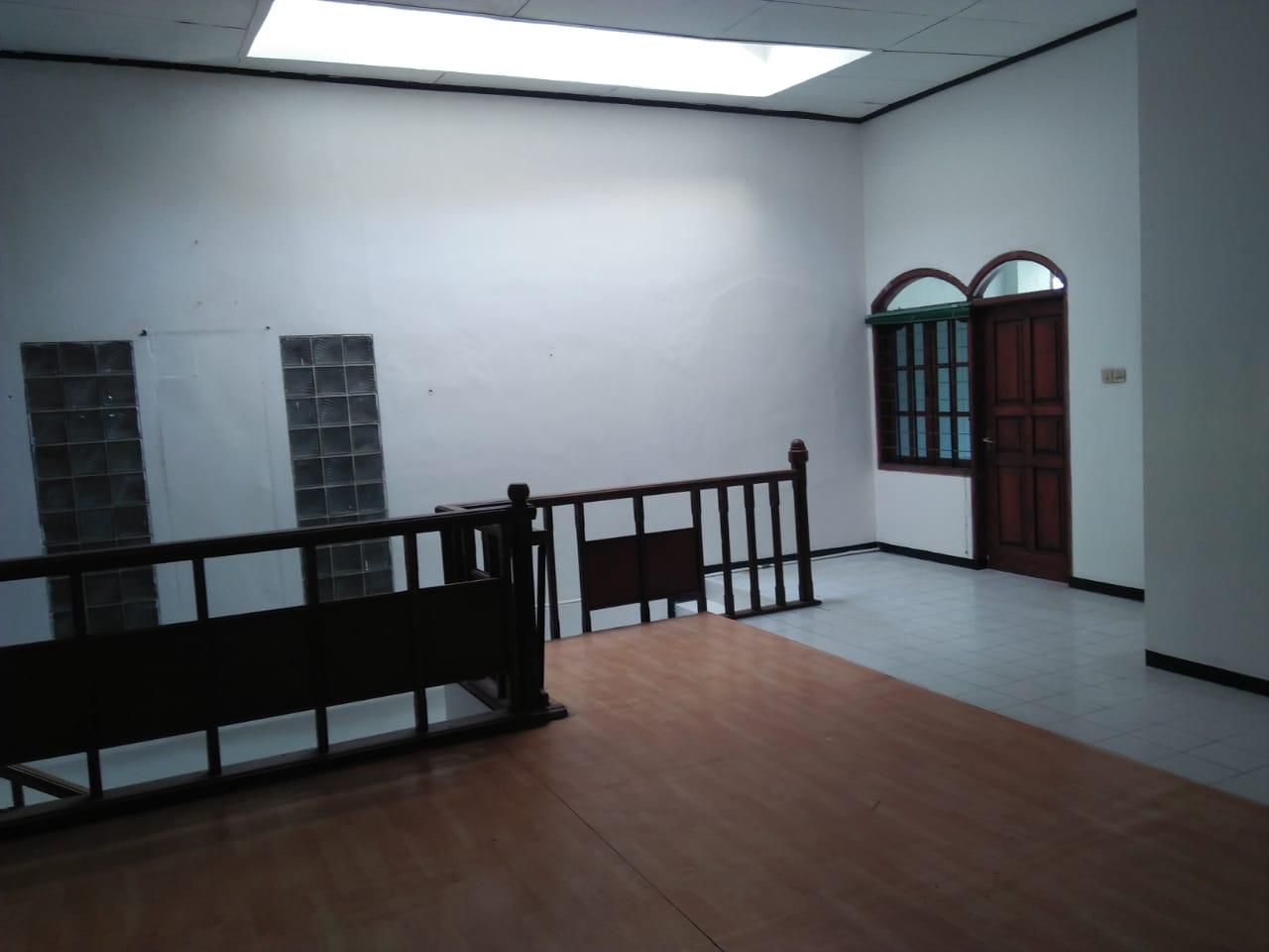 Disewakan rumah 2 akses bisa untuk kantor area Kayu Putih