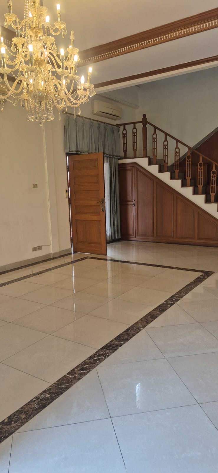 Sewa rumah bisa untuk kantor di area Kayu Putih, Jakarta Timur