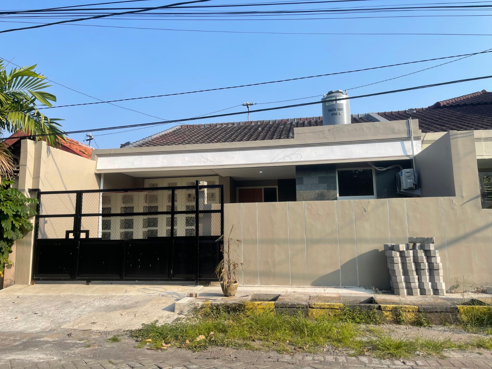 rumah disewakan dukuh kupang timur surabaya