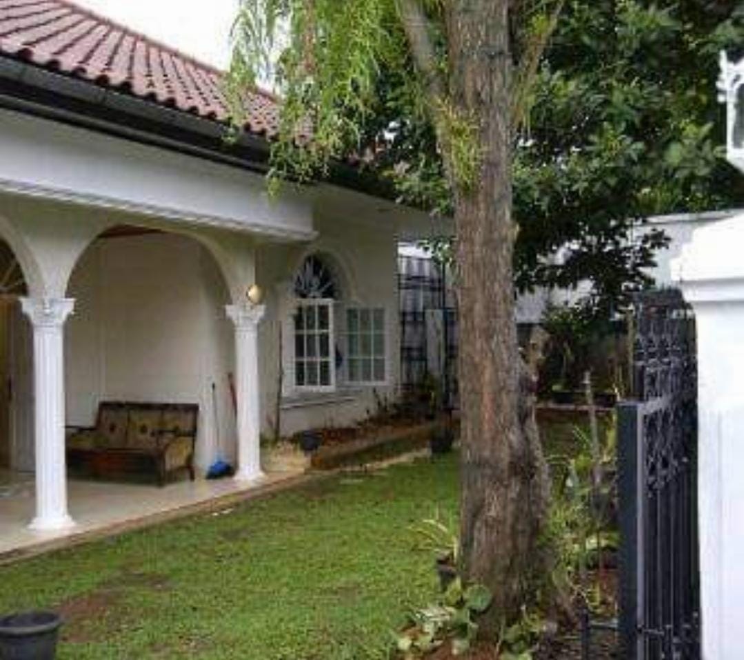 Disewakan rumah dengan swimming pool di Ragunan, Pasar Minggu