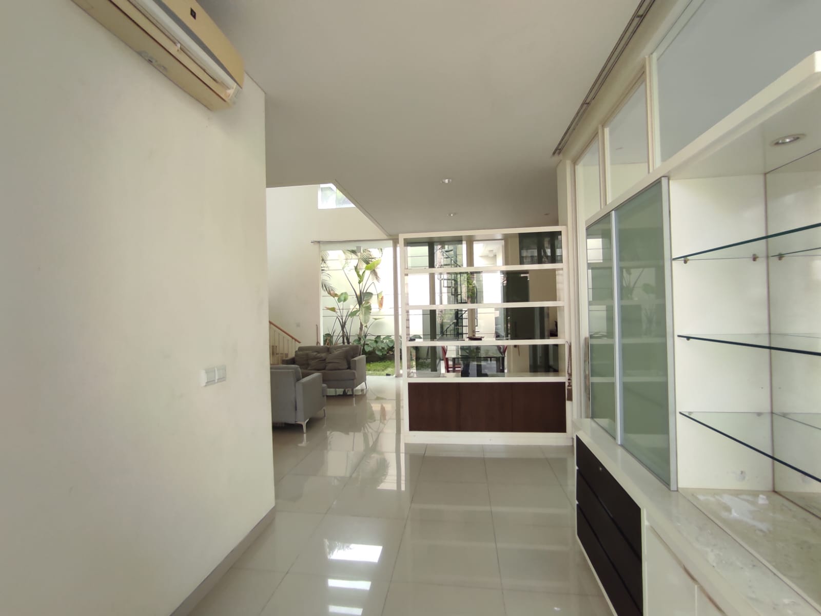 Sewa Rumah Pakuwon Indah, The Mansion, Surabaya ~ Quiet & Comfy