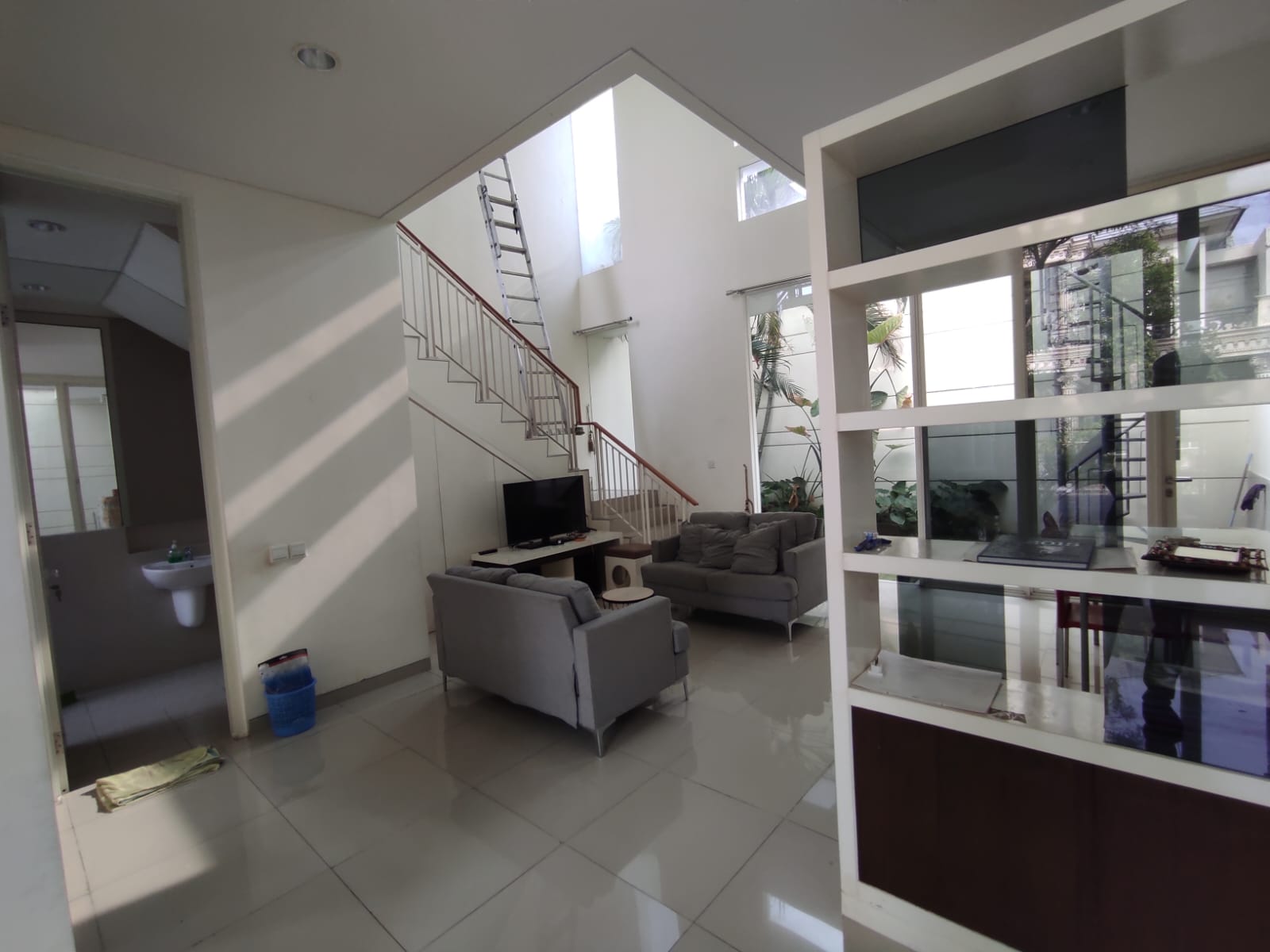 Sewa Rumah Pakuwon Indah, The Mansion, Surabaya ~ Quiet & Comfy