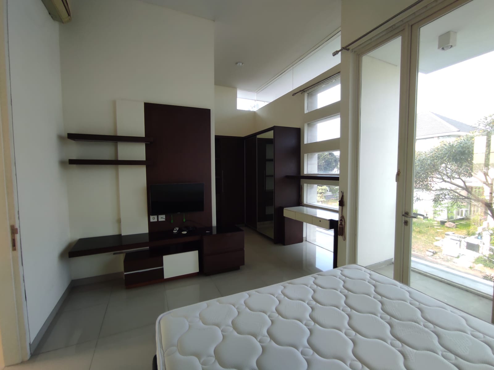 Sewa Rumah Pakuwon Indah, The Mansion, Surabaya ~ Quiet & Comfy