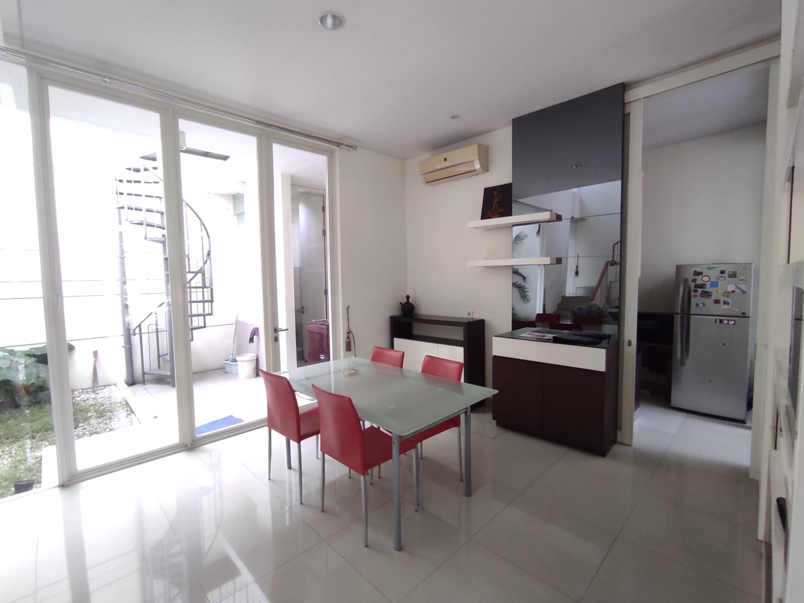 Sewa Rumah Pakuwon Indah, The Mansion, Surabaya ~ Quiet & Comfy