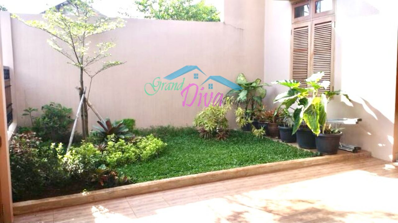 RUMAH DI JALAN Dr. RATNA PERUMAHAN TAMAN PERMATA CIKUNIR