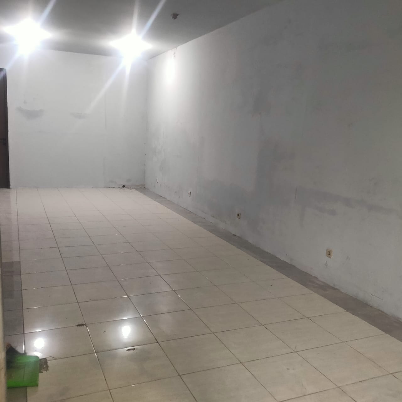 Disewakan rumah Hook komplek mewah di Pejaten Barat