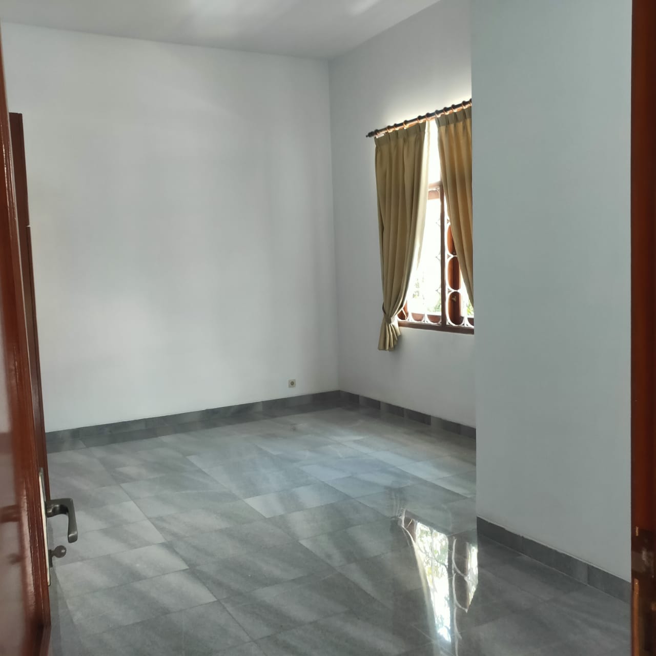 Disewakan rumah komplek mewah di Pejaten Barat, Pasar Minggu