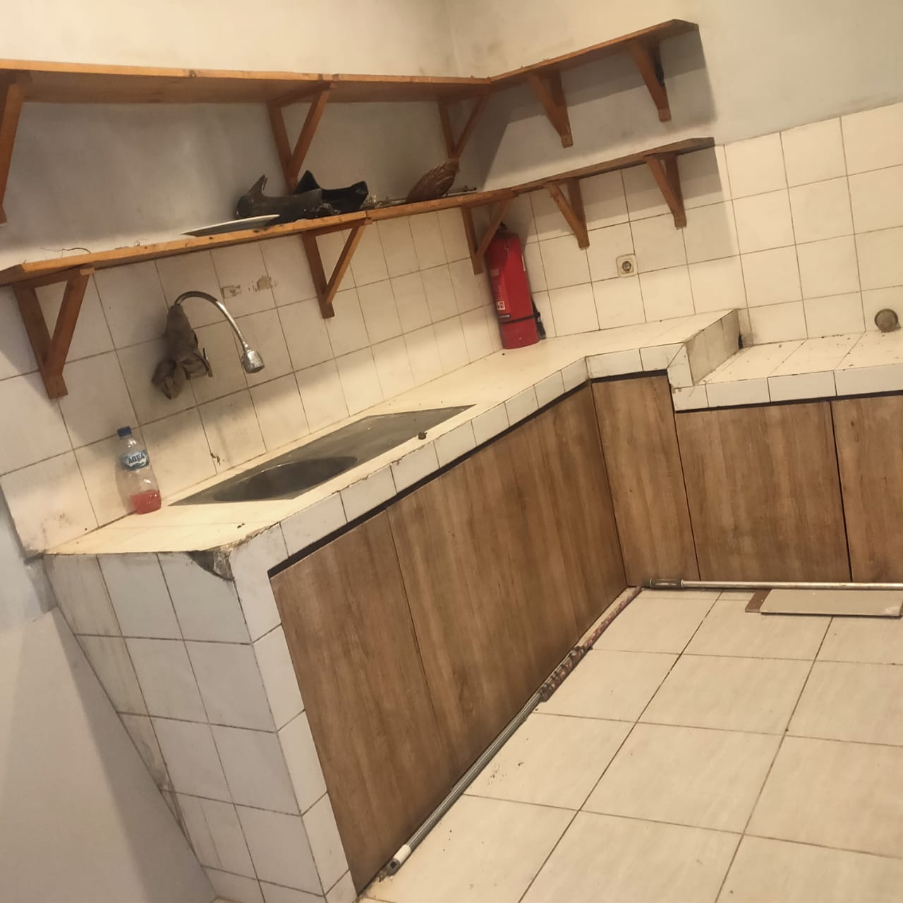 Disewakan rumah Hook komplek mewah di Pejaten Barat