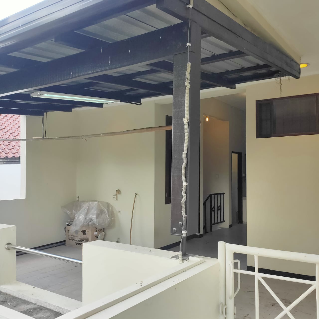 Disewakan rumah Hook komplek mewah di Pejaten Barat