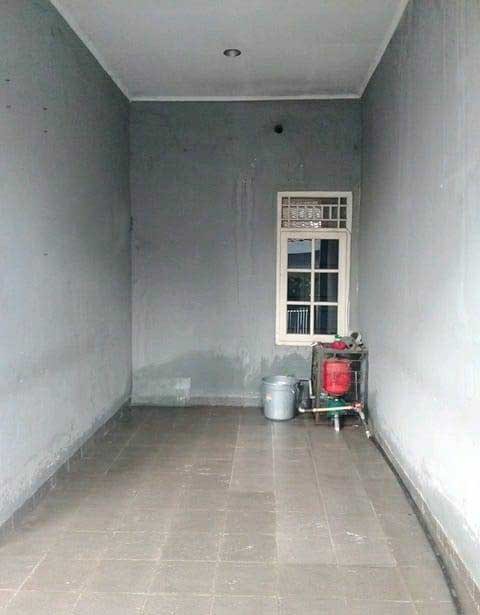 RUMAH DI TAMAN GALAXY