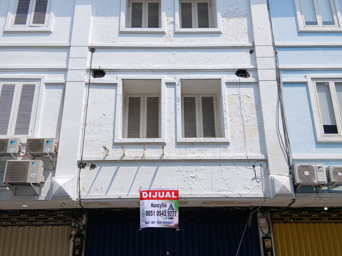 JuaL Ruko 3 Lantai di Mega galaxy MERR, Sukolilo, Surabaya.