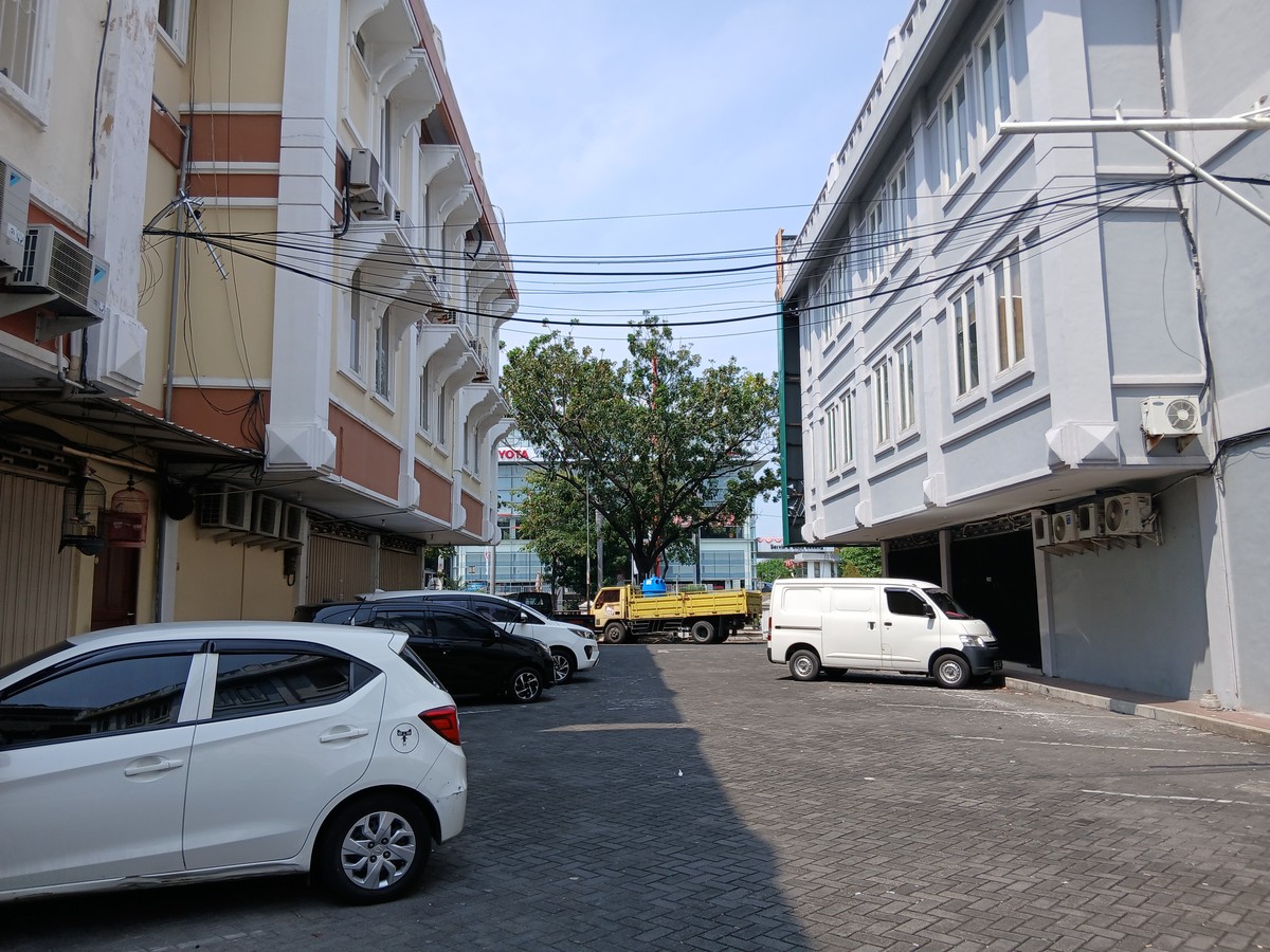 JuaL Ruko 3 Lantai di Mega galaxy MERR, Sukolilo, Surabaya.