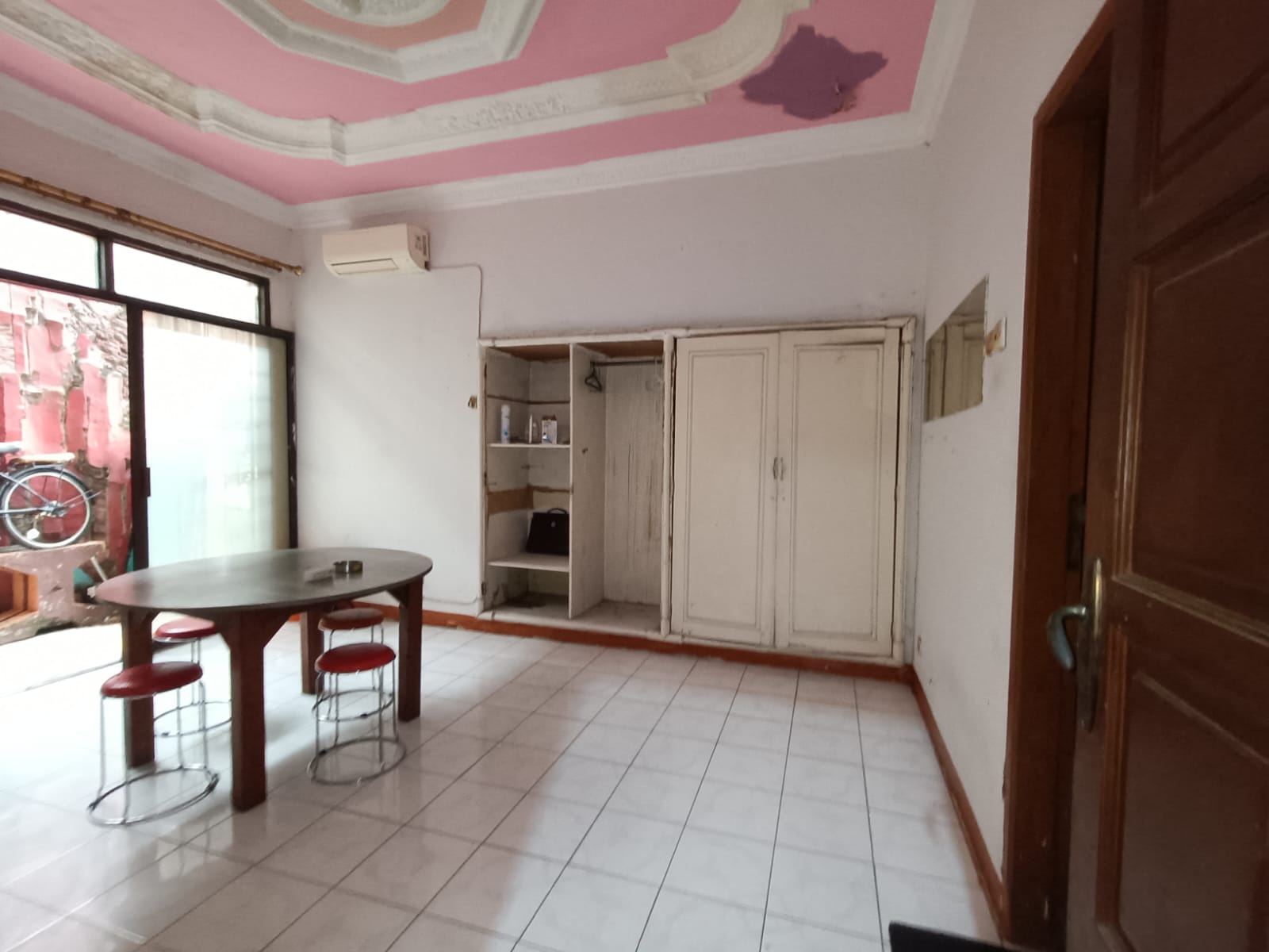 Dijual rumah komplek hitung tanah sesuai Njop di Kayu Putih