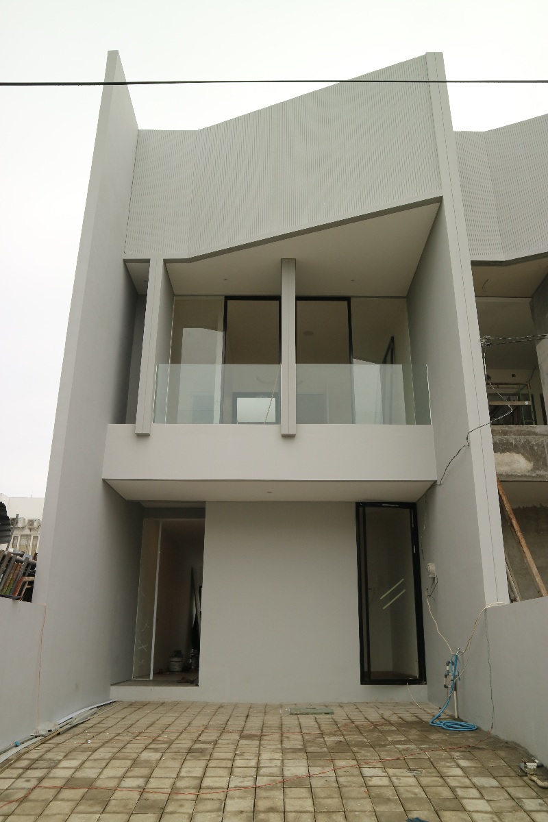 Rumah 2 Lantai Baru Minimalis Dian Istana Surabaya Barat