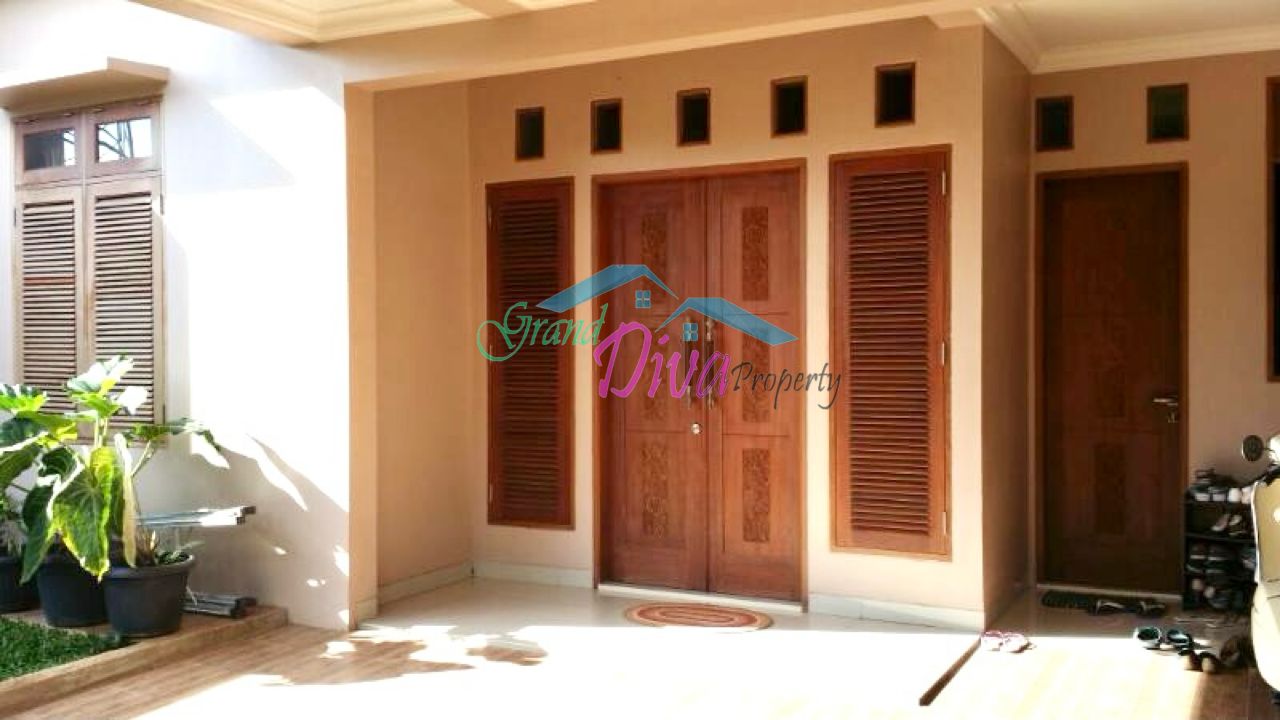 RUMAH DI JALAN Dr. RATNA PERUMAHAN TAMAN PERMATA CIKUNIR