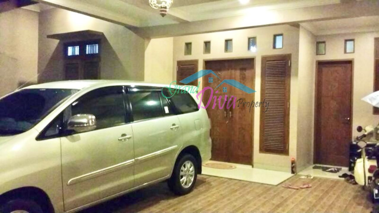 RUMAH DI JALAN Dr. RATNA PERUMAHAN TAMAN PERMATA CIKUNIR