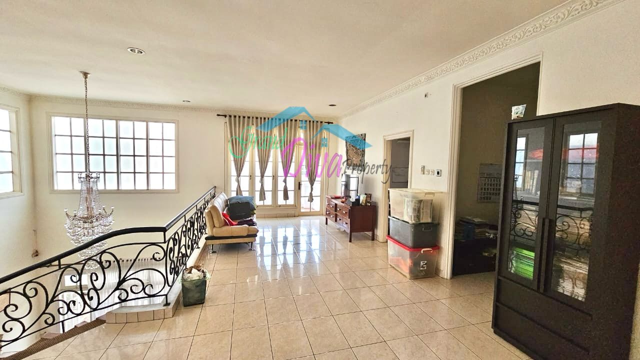 RUMAH BAGUS DI CLUSTER MONACO KOTA WISATA DEKAT DENGAN AKSES TOL