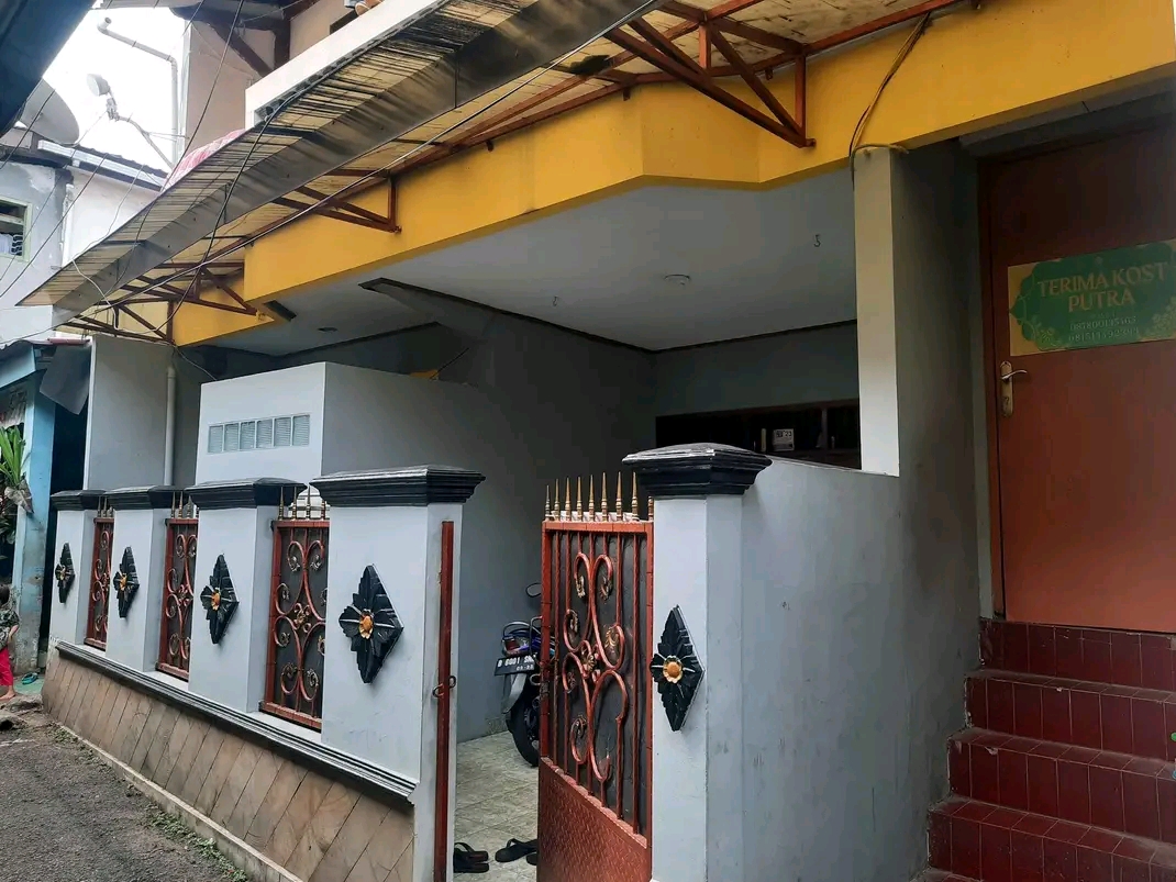 Dijual Rumah 2Lt plus kost-kostan Strategis Di Kebayoran Baru.