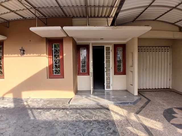 Disewakan Rumah SiapHuni di Simpang Darmo Permai Utara, Surabaya