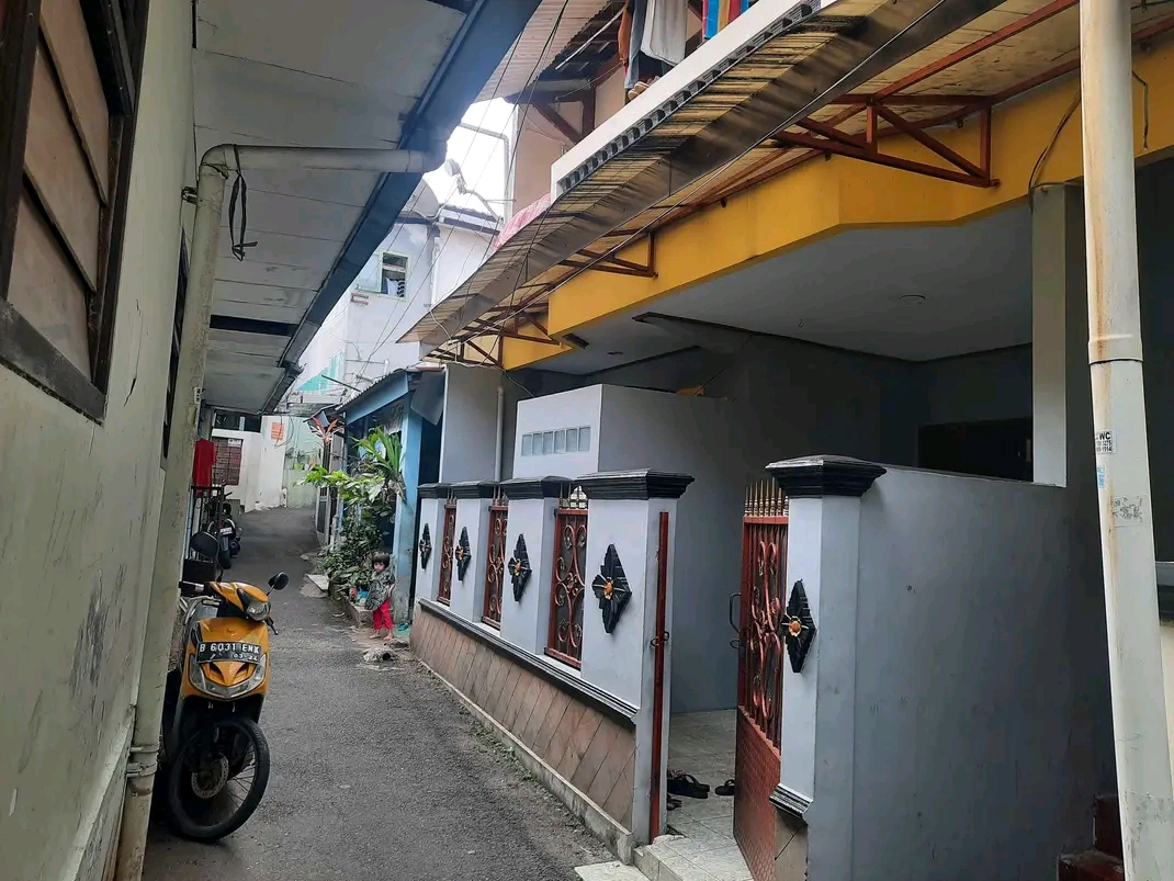 Dijual Rumah 2Lt plus kost-kostan Strategis Di Kebayoran Baru.