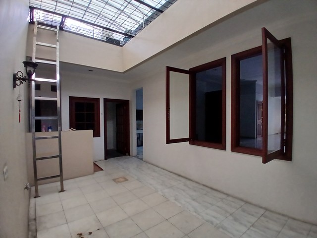 Disewakan Rumah SiapHuni di Simpang Darmo Permai Utara, Surabaya