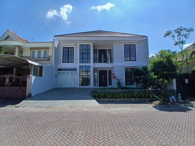 Jual Rumah Baru Mewah di CitraLand, Surabaya.