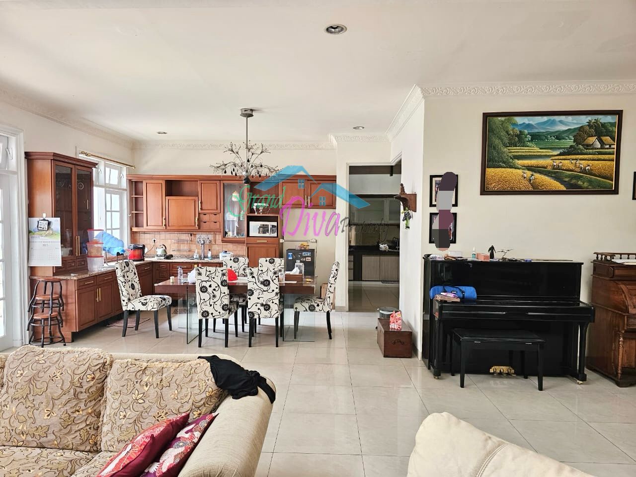 RUMAH BAGUS DI CLUSTER MONACO KOTA WISATA DEKAT DENGAN AKSES TOL