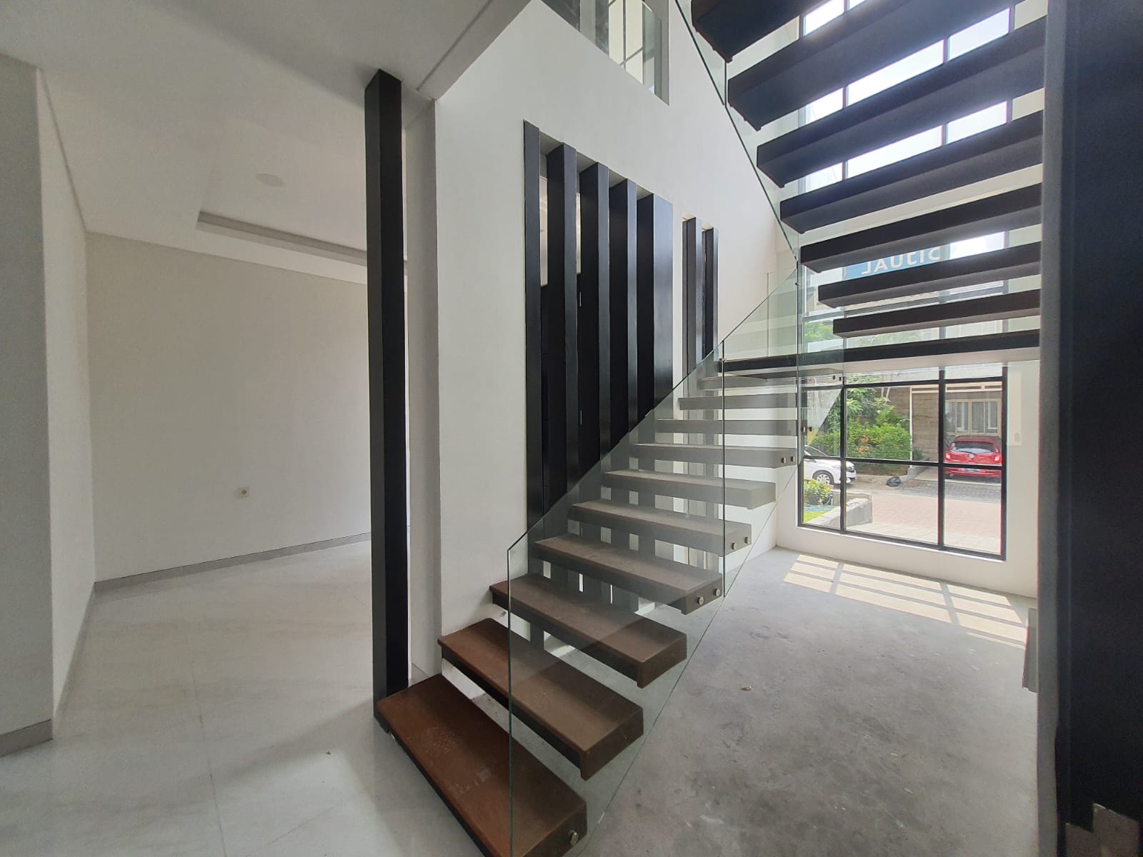 Jual Rumah Baru Mewah di CitraLand, Surabaya.